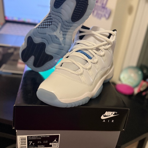 Air Jordan 11 Retro GS 'Legend Blue / Columbia' 2024 (NEVER WORN)